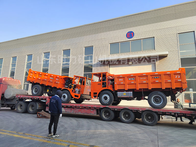 2臺20噸礦用自卸車發往陜西